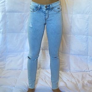 NWOT Jessica Simpson kiss me super skinny jeans.
